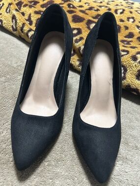 Heels medium-height (velvet) size 7 color black